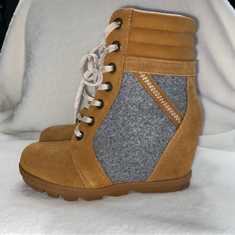 Serra Tan and Gray Ankle Boots Genuine Cow Suede Leather SZ 8 Like New
